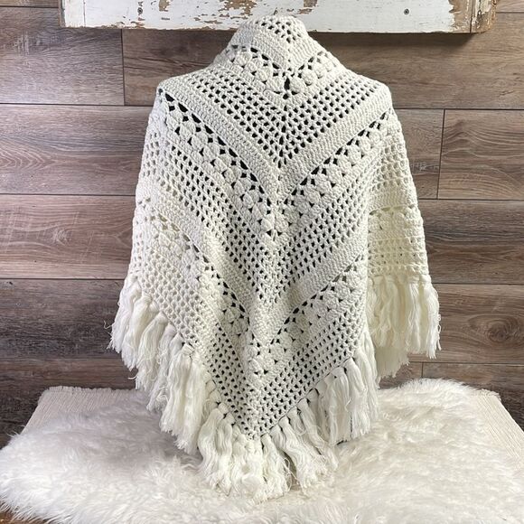 Crocheted  Ladies Handmade Open Knit Fringed Wrap Shawl Vintage 80’s Large White - Picture 4 of 7